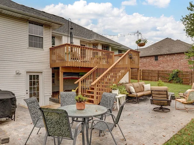 830 E Rachael Dr — Photo 2