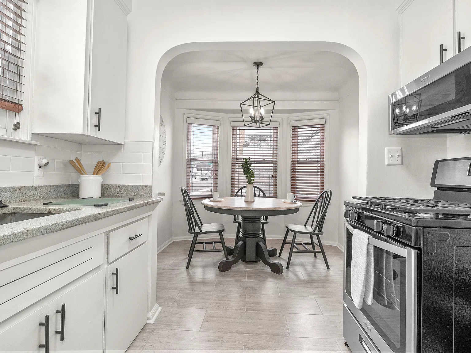 2 bed, 1050 sqft, $1,700 — Photo 3