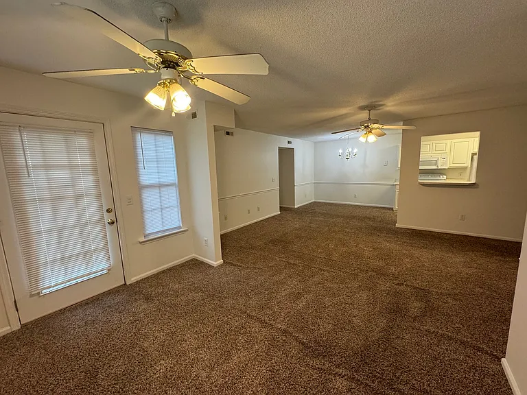 527 Third Loop Rd #D — Photo 4
