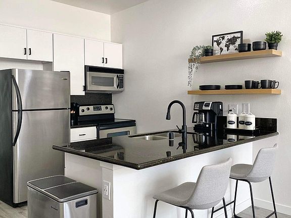 3rd image of 101 Market St Unit 403