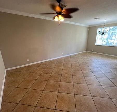 3rd image of 3075 N Evergreen Cir