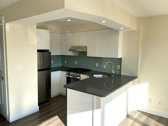 3rd image of 20-30 42nd St #2B