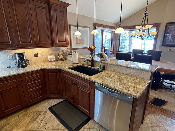 4th image of 718 Stone Creek Dr APT A