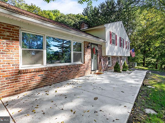 5th image of 407 Leslie Ln