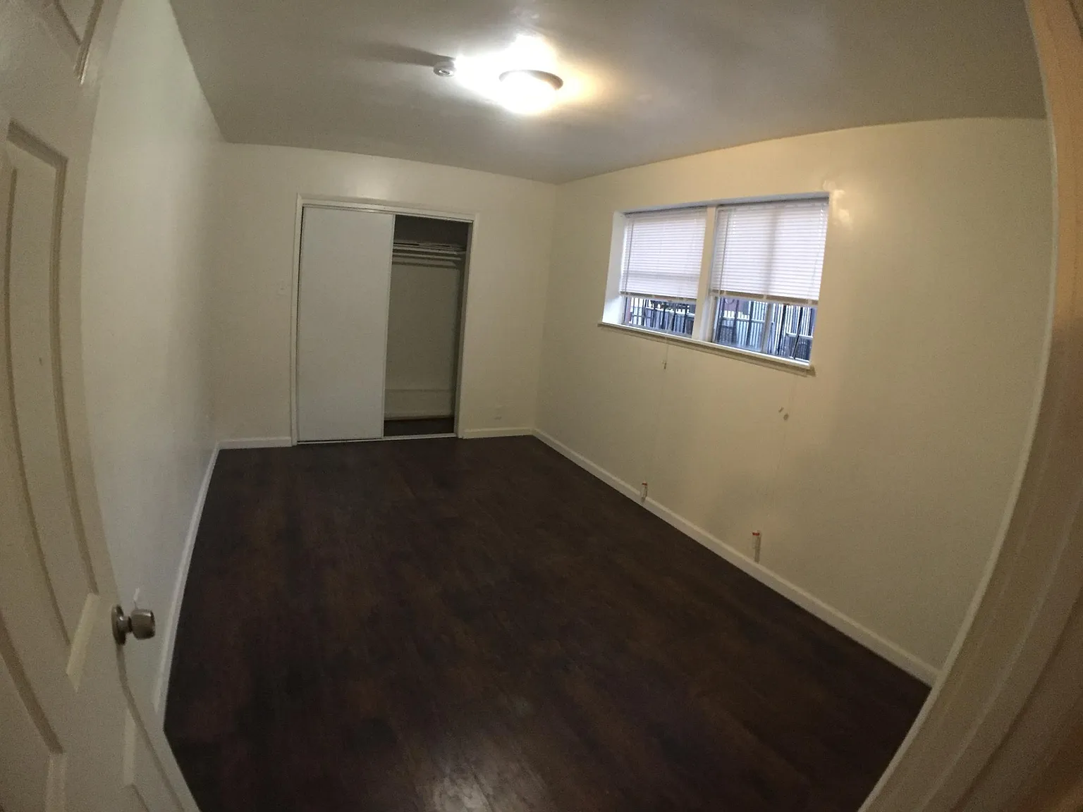 3 bed, 900 sqft, $2,999 — Photo 2