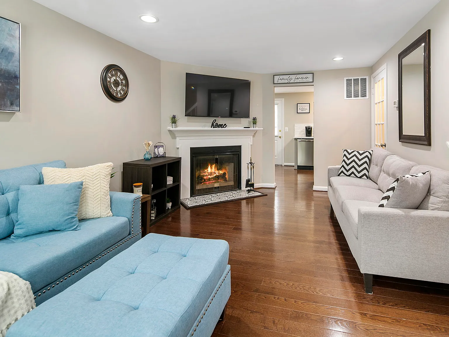 3 bed, 2.5 bath, 1350 sqft, $3,200 — Photo 4