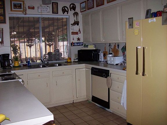 3rd image of 213 Thornwood St