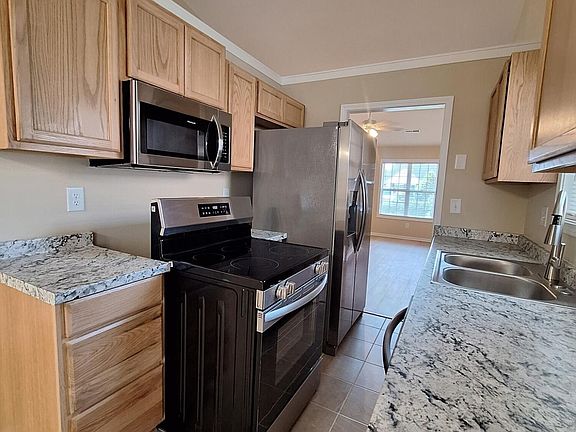 4th image of 1911 Arlington Park Dr