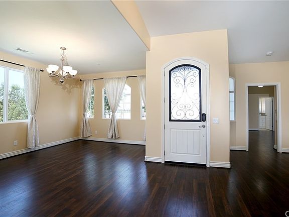 3rd image of 204 Siratt Dr