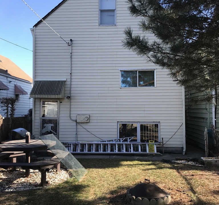 2nd image of 1424 East Ave