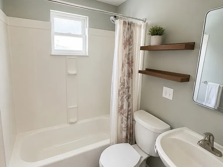 1091 Roseanne Ave — Photo 5