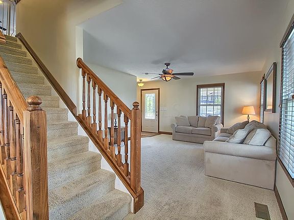 5th image of 112 Glen Crossing Dr