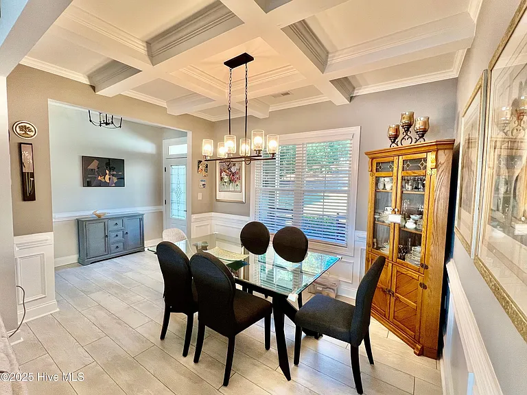 127 Shaw Dr — Photo 5