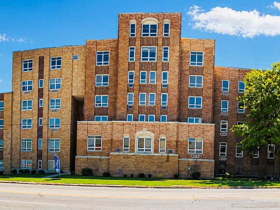 1st image of 600 SE Madison St #7508a00b7