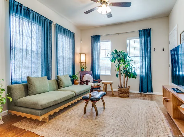 1600 W FRENCH PL, San Antonio, TX 78201