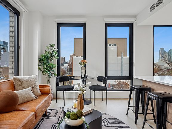 4th image of 170 Freeman St #Penthouse 7