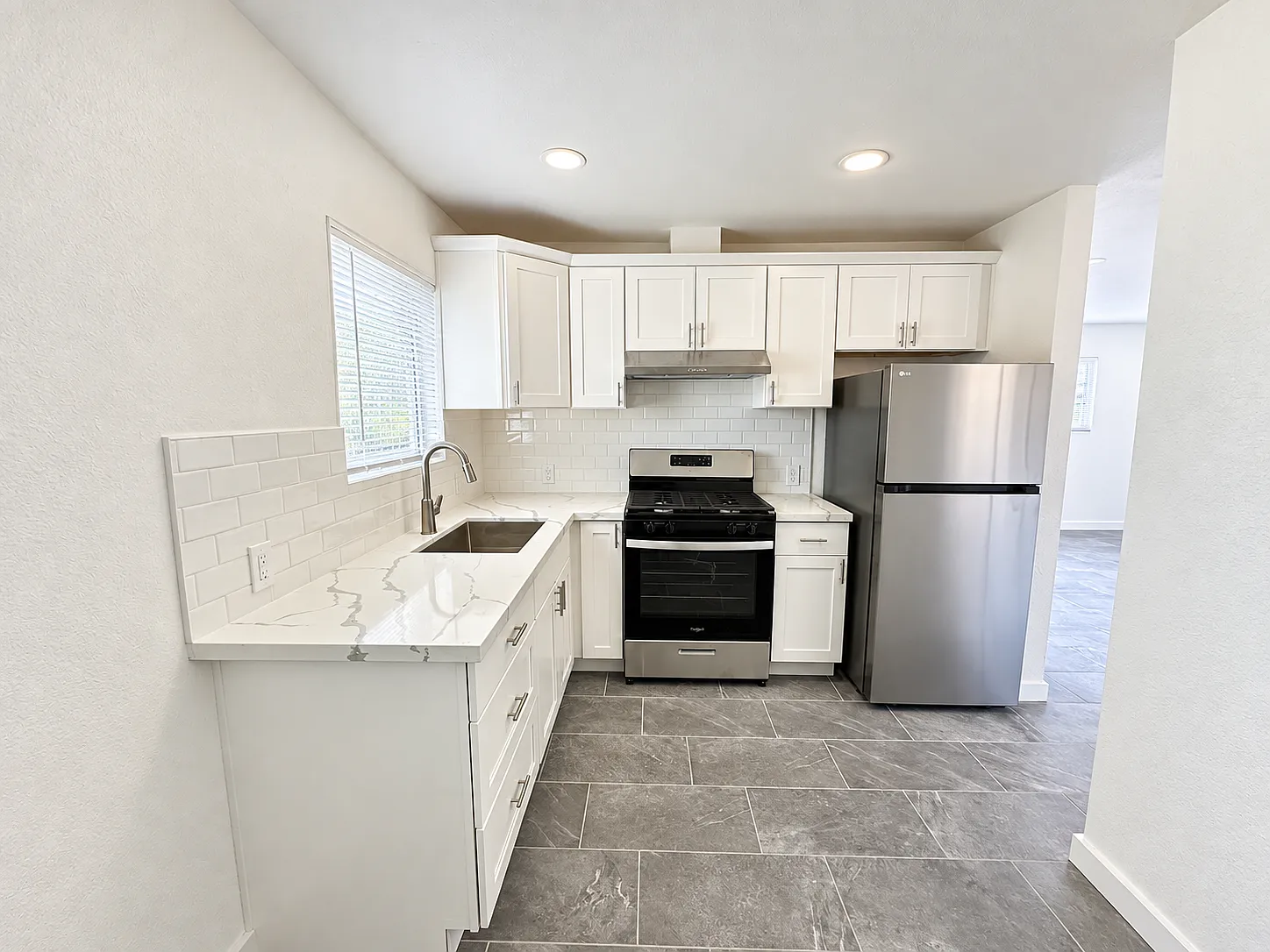 2 bed, 625 sqft, $3,550 — Photo 3