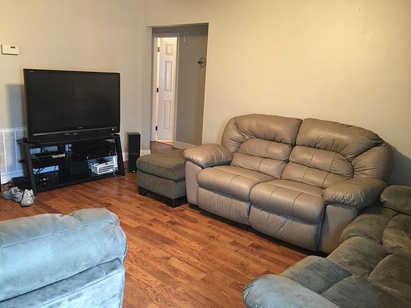 2nd image of 572 Camelia Ave