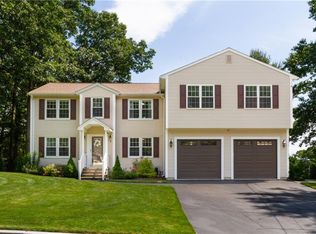 2 Lauretta Ln, Lincoln, RI 02865