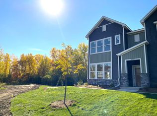 14432 Twin Lakes Cir, Burnsville, MN 55306
