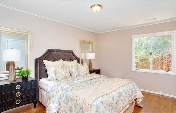 4th image of 1302 Channing Ave