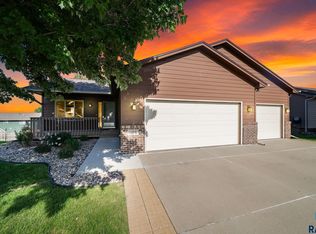 808 S Whitewood Ave, Sioux Falls, SD 57106