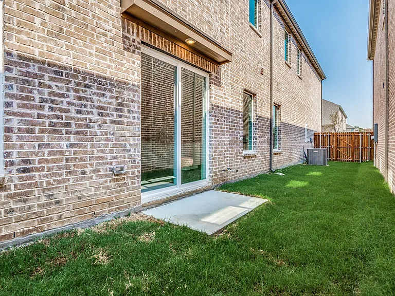 6205 Queens Path — Photo 4