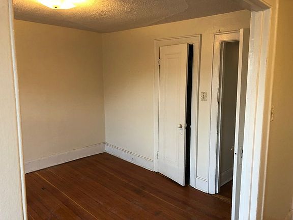 5th image of 2718 21st Ave