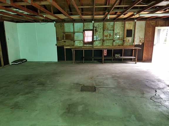 3rd image of 207 E 5th Ave