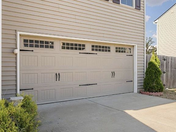 4th image of 218 Nottingham Ln