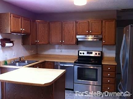 4th image of 160 Elm Dr