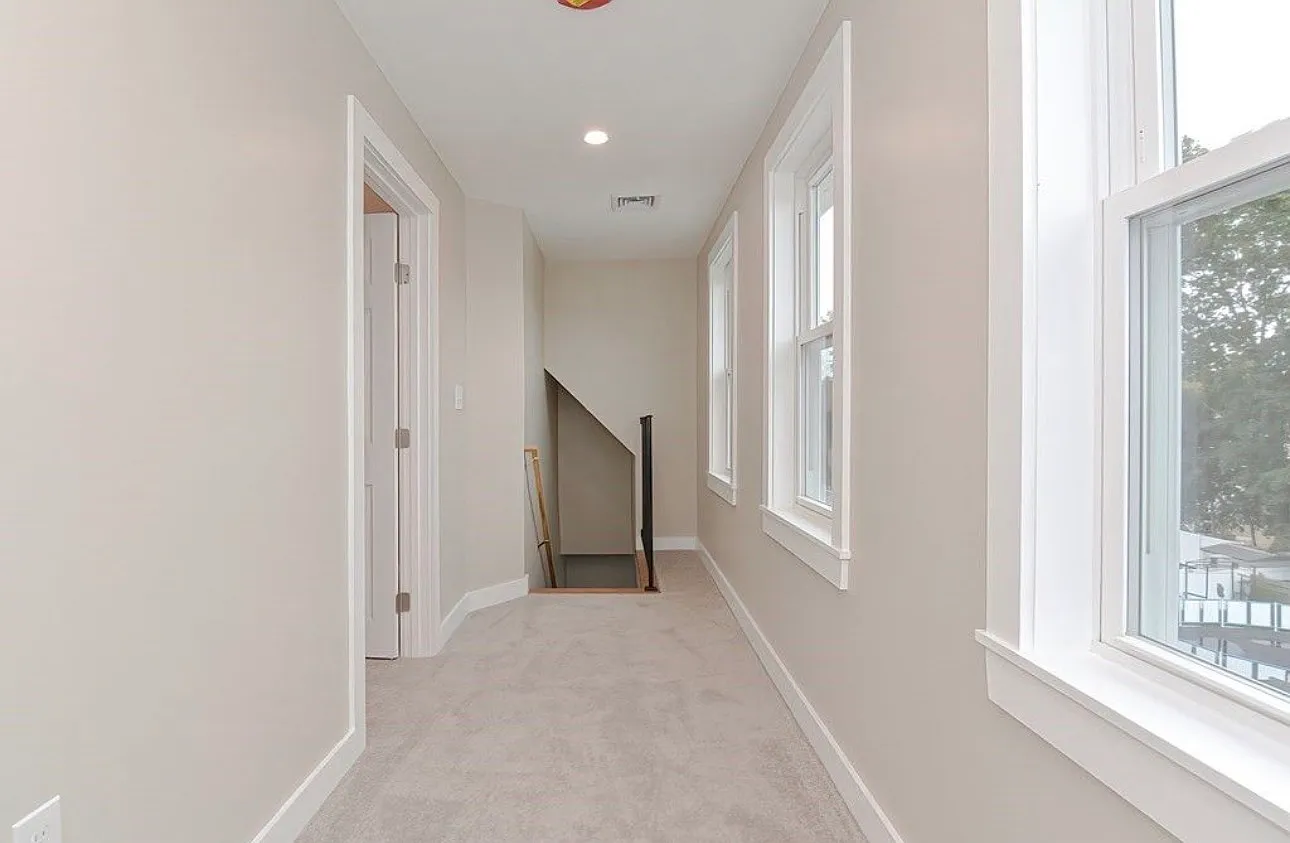 370 West St — Photo 4