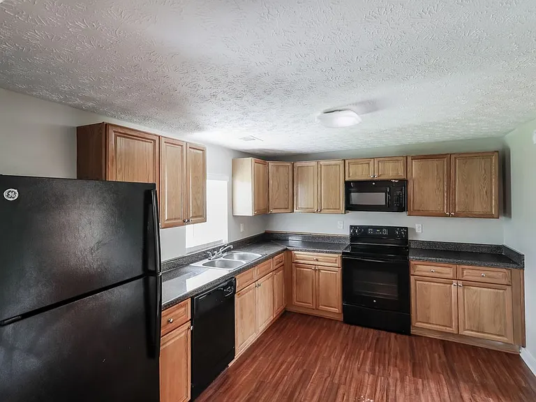 1472 California Ave — Photo 5