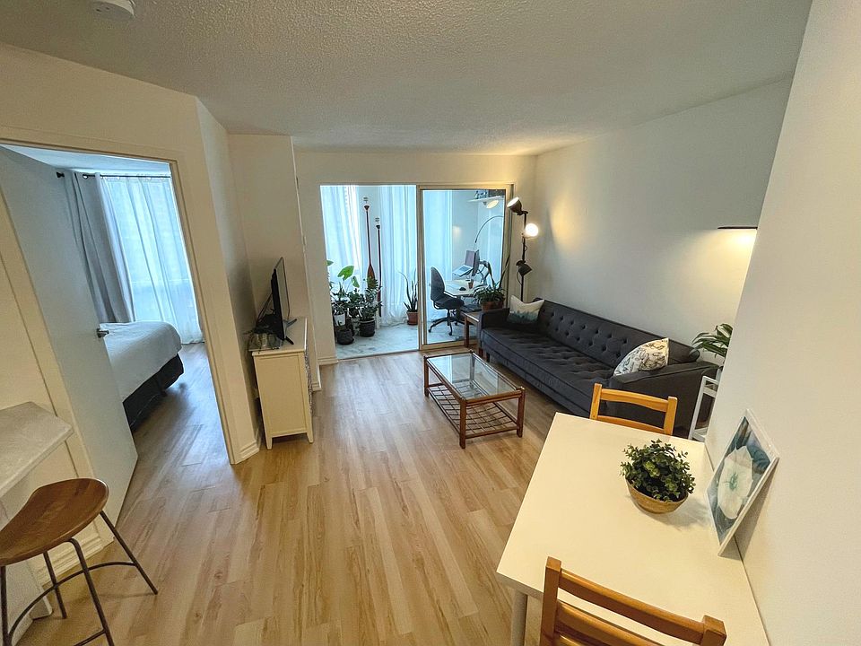 1st image of 25 Grenville St #810
