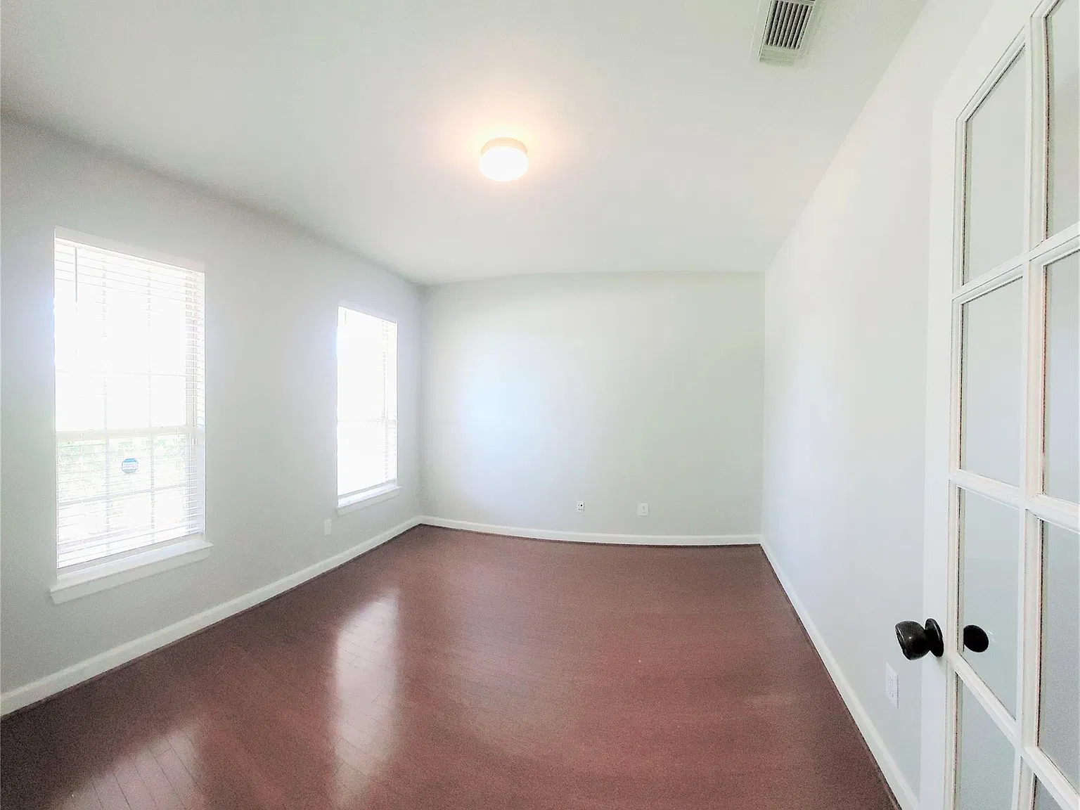 4 bed, 2.5 bath, 2474 sqft, $2,500 — Photo 3