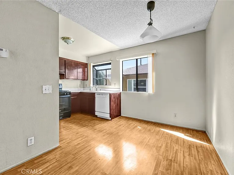 1836 N Allen Ave — Photo 11