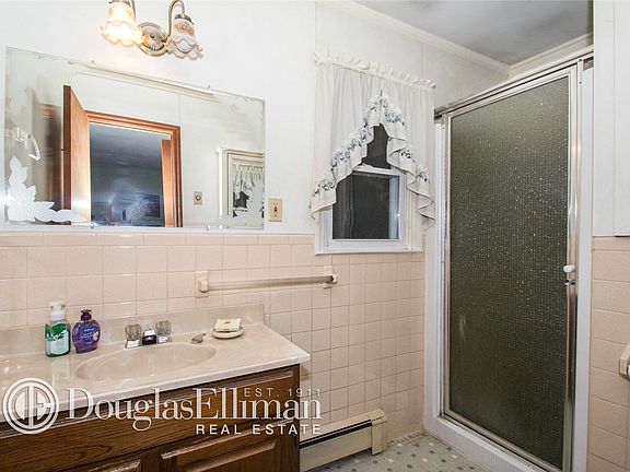 5th image of 15 Churchill Ln