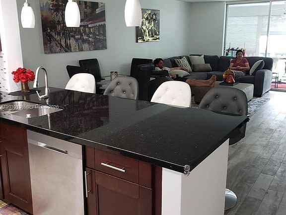 4th image of 900 NE 12th Ave APT 302