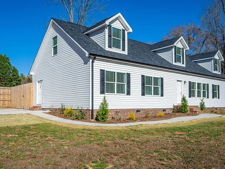 7039 Executive Cir — Photo 47