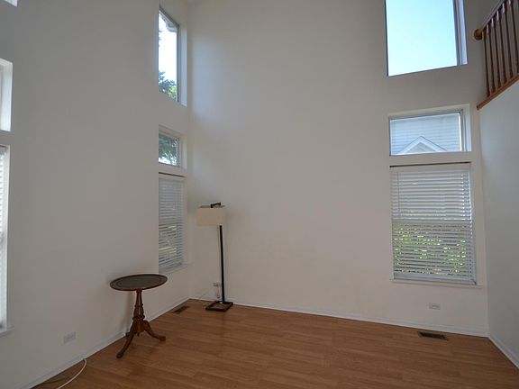 3rd image of 966 Huntington Dr Unit 966