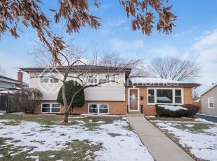 150 E Winthrop Ave, Addison, IL 60101