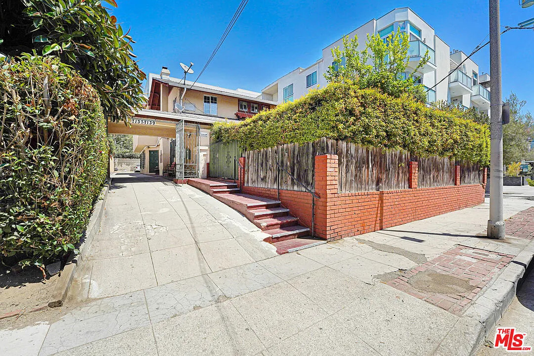 2 bed, 3.0 bath, 2100 sqft, $3,200 — Photo 2