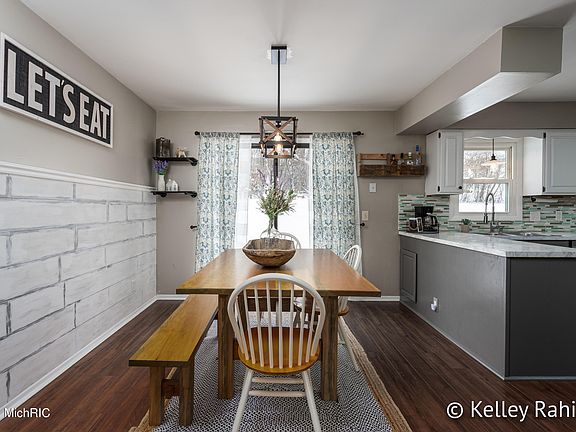 5th image of 3853 E Norwalk Dr SE