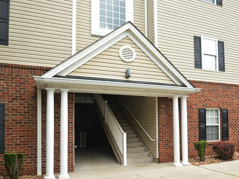 205 Capital St #201 — Photo 1