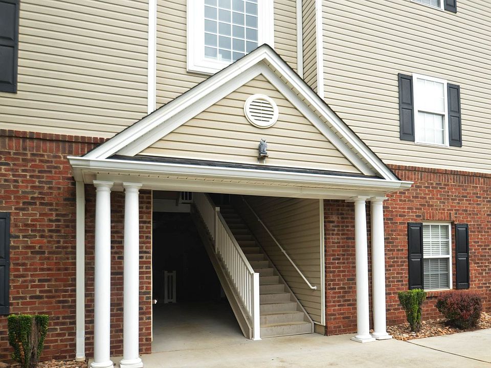 1st image of 205 Capital St Unit 201