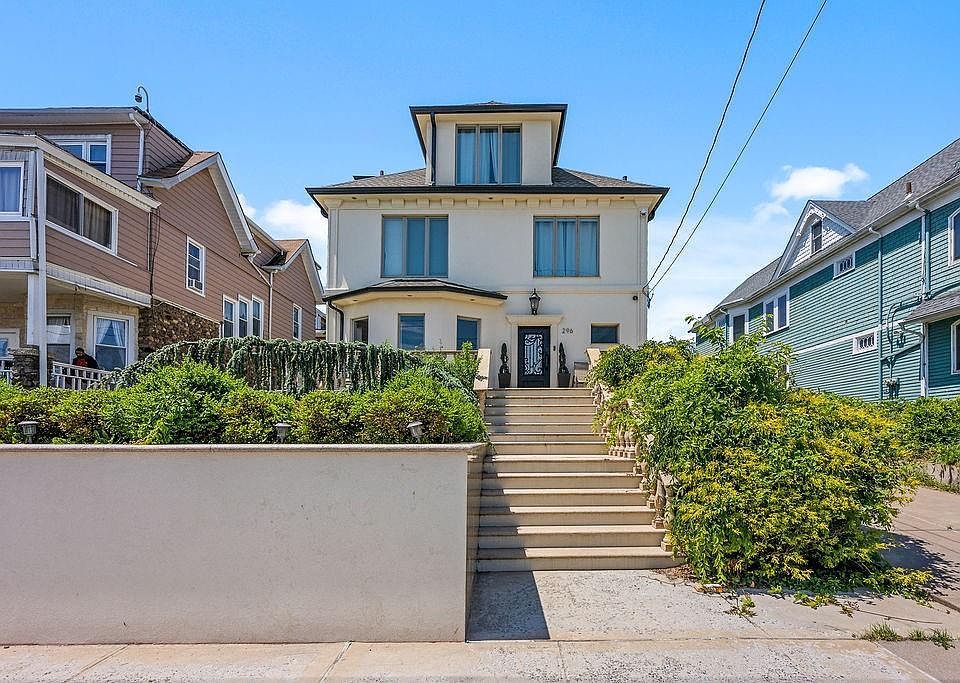1st image of 296 Edgewater St