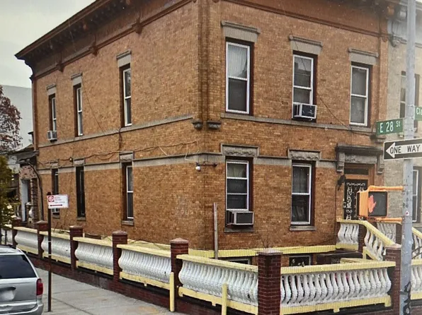 2724 Clarendon Road image 2 of 10