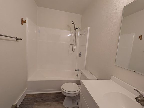 4th image of 509 N Black Ave #2