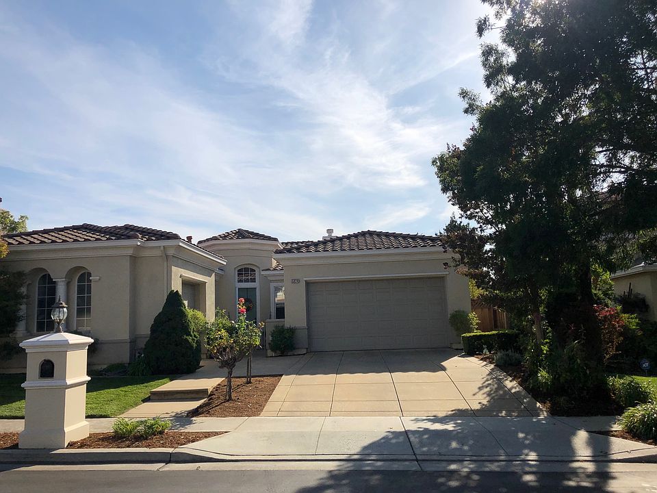2nd image of 5924 Gleneagles Cir