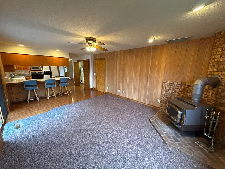 460 SE Conifer Pl — Photo 4